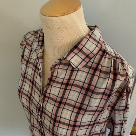 Last chance! 
LOFT pink plaid cotton blend popover button down - Picture 6 of 9